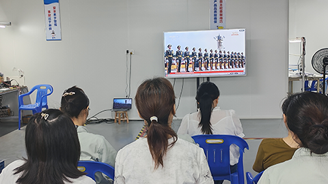 當(dāng)工廠車間響起閱兵進(jìn)行曲